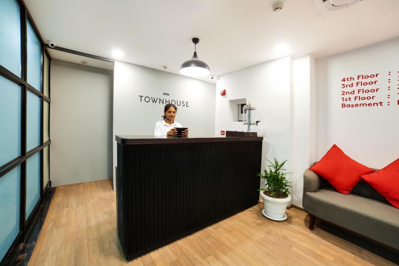 Oyo Townhouse 019 Anand Vihar Hotel New Delhi Exterior photo